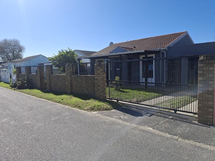 3 Bedroom Property for Sale in Electric City Western Cape